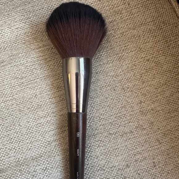 Makeup forever - POWDER BRUSH - LARGE - 130
ARTISAN BRUSH - Picture 1 of 4